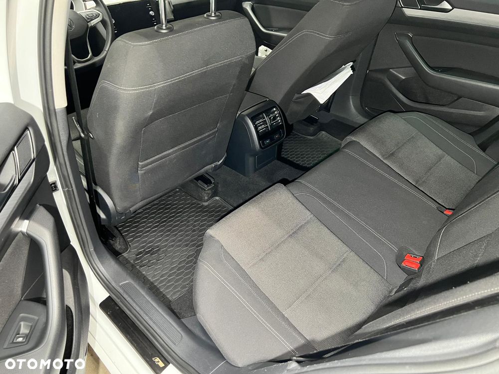 Volkswagen Passat - 13