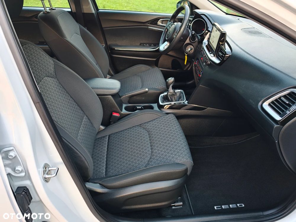 Kia Ceed 1.4 T-GDI L Business Line Plus - 27