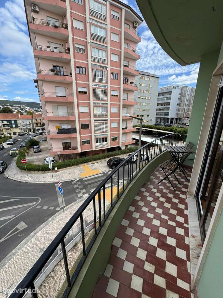 Quarto - localizado em Norton de Matos Coimbra - Grande imagem: 4/14