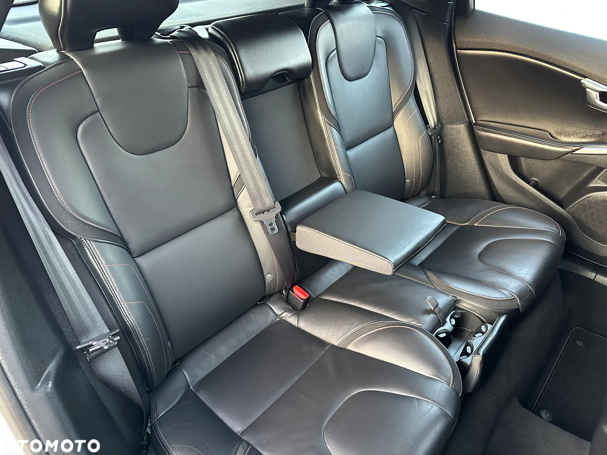 Volvo V40 Cross Country D2 Drive-E Ocean Race - 14