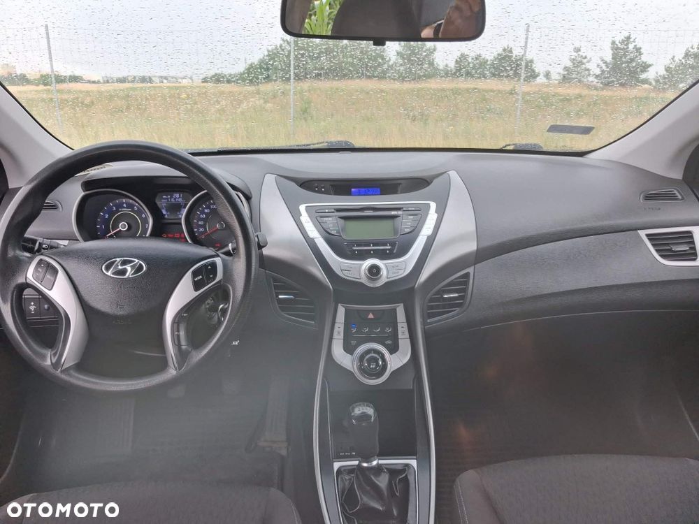 Hyundai Elantra - 3