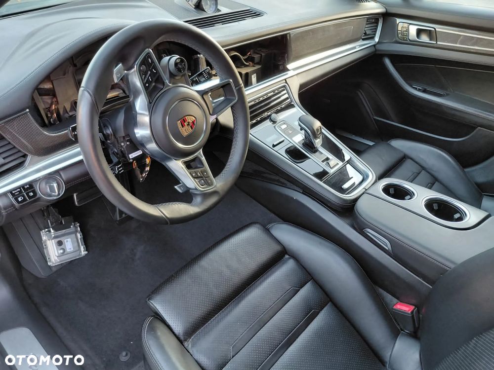 Porsche Panamera - 22