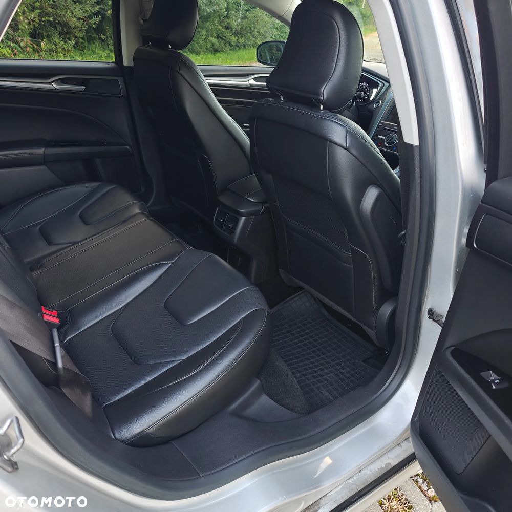 Ford Fusion 2.0 EcoBoost Titanium - 12