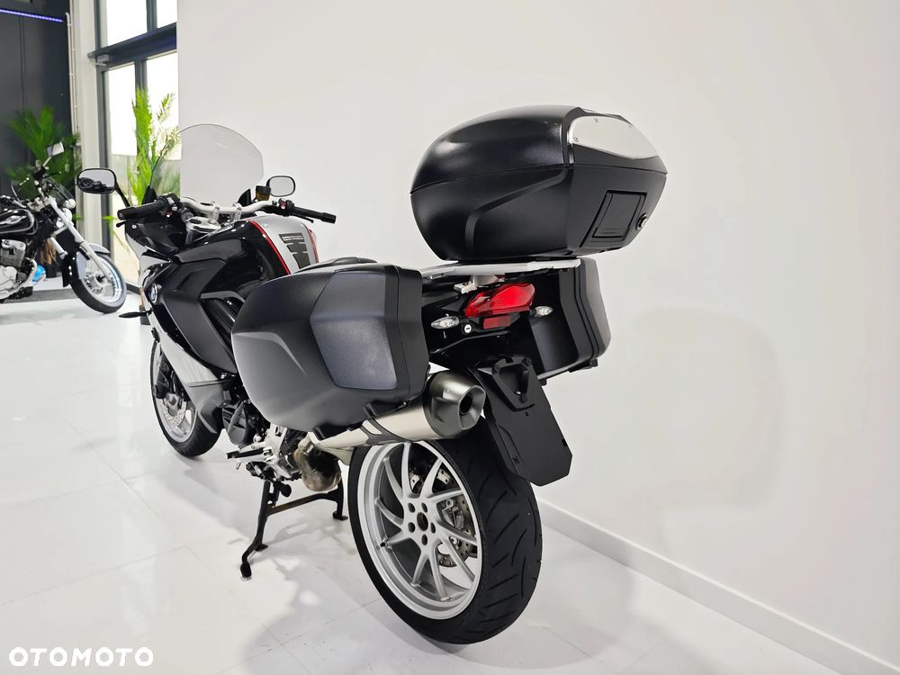 BMW F - 21