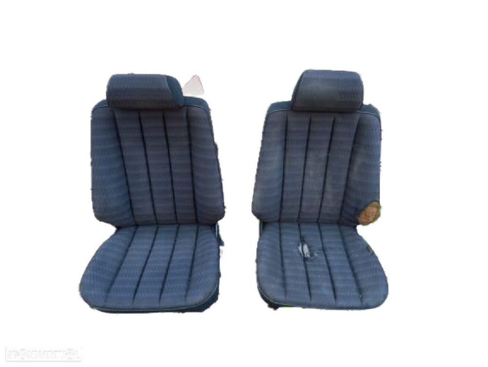 Conjunto Bancos Mercedes-Benz 190 (W201) - 1