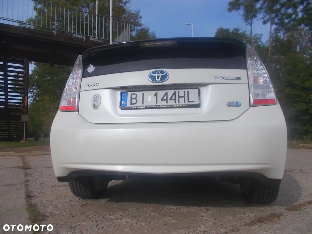 Toyota Prius (Hybrid) - 10