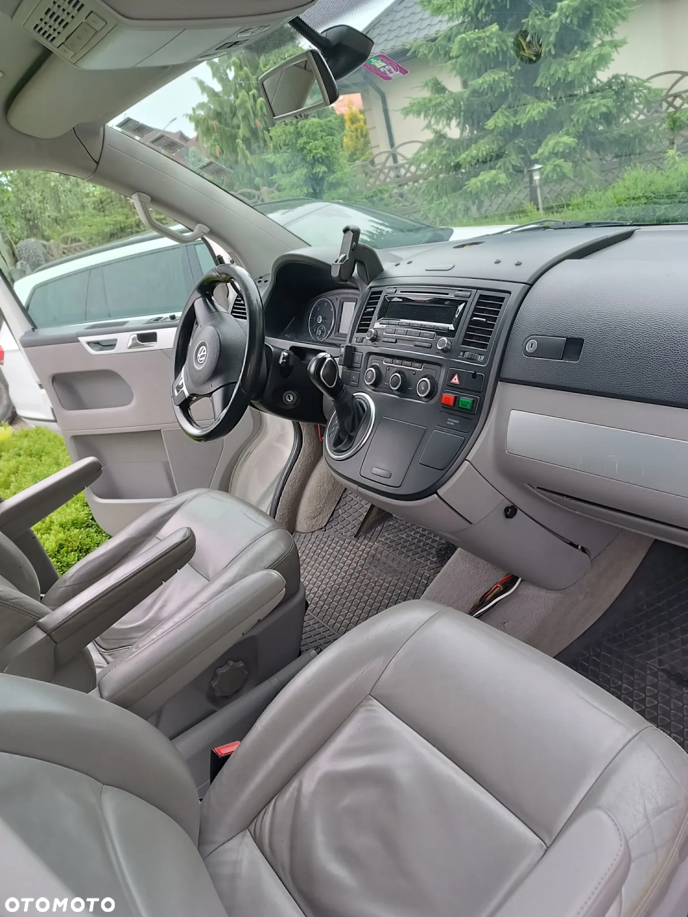 Volkswagen Multivan - 15