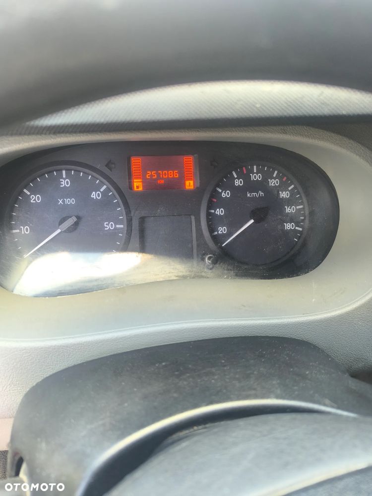 Nissan Interstar - 9
