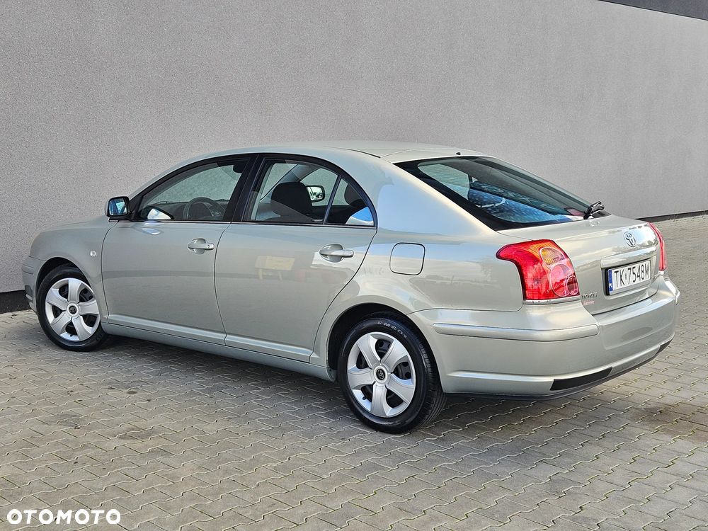 Toyota Avensis - 25