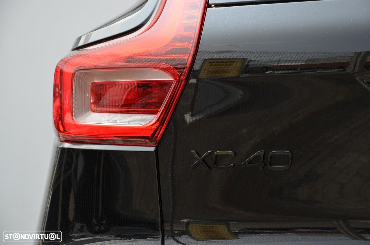 Volvo XC 40 2.0 B3 Black Edition - 3