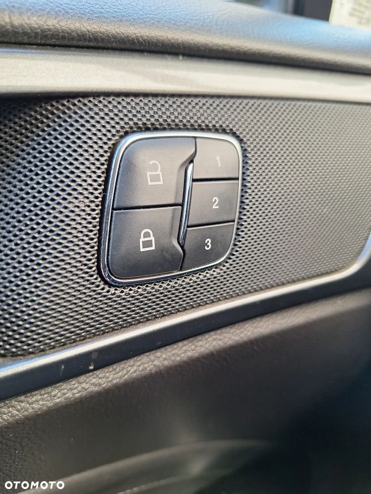 Ford Mondeo 2.0 Hybrid Titanium - 34