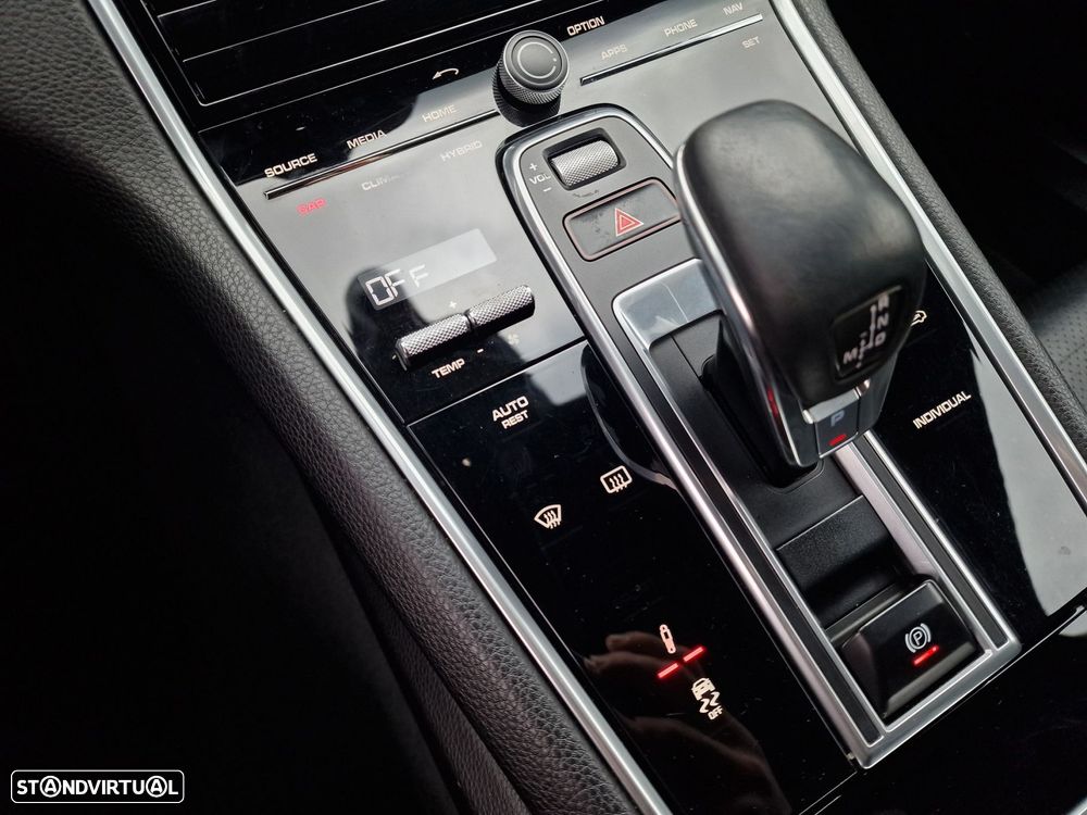 Porsche Panamera 4 E-Hybrid - 30