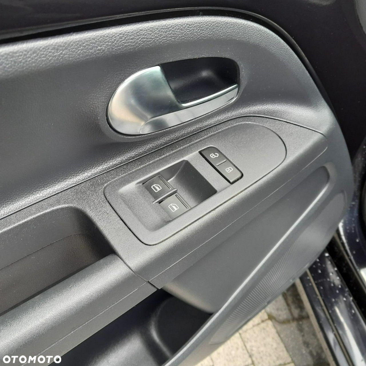 Volkswagen up! 1.0 high EU6 - 16