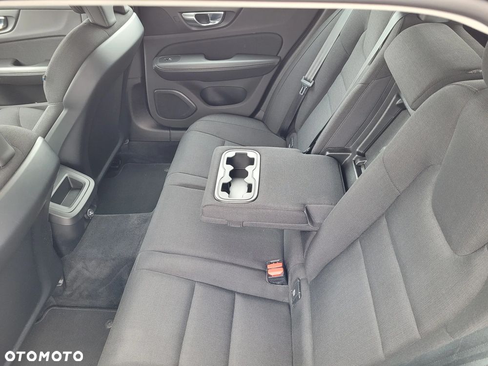 Volvo V60 D3 Momentum Pro - 22
