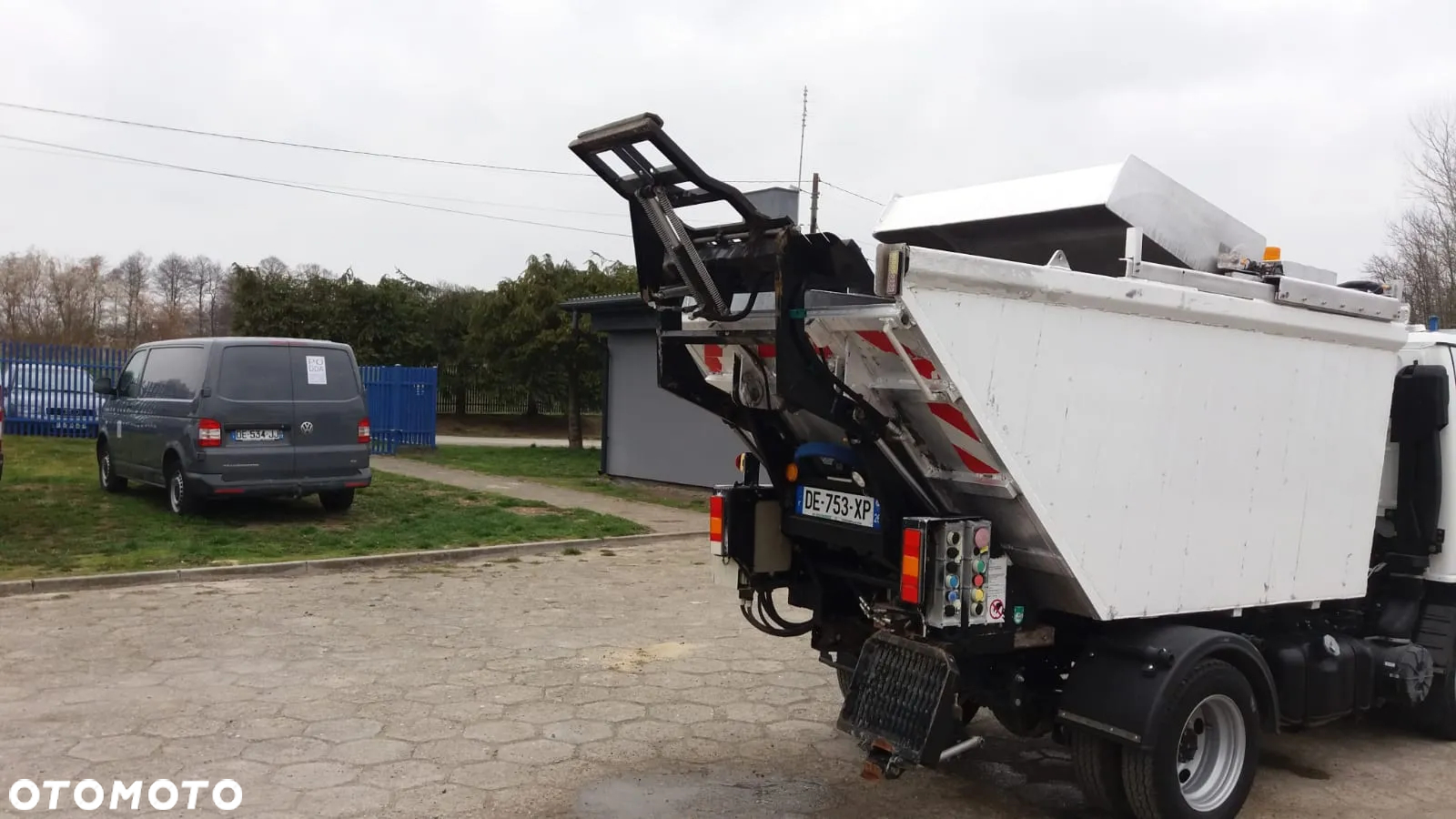 Isuzu P35.Y07 / ŚMIECIARKA DO 3,5 T /FRANCJA - 9