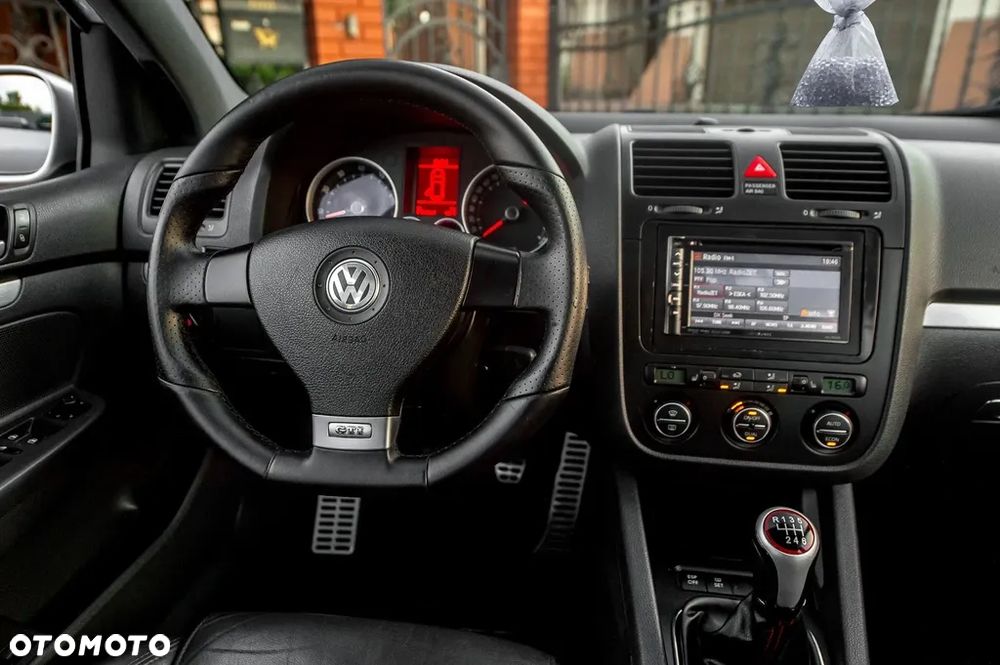 Volkswagen Golf 2.0 GTI - 23