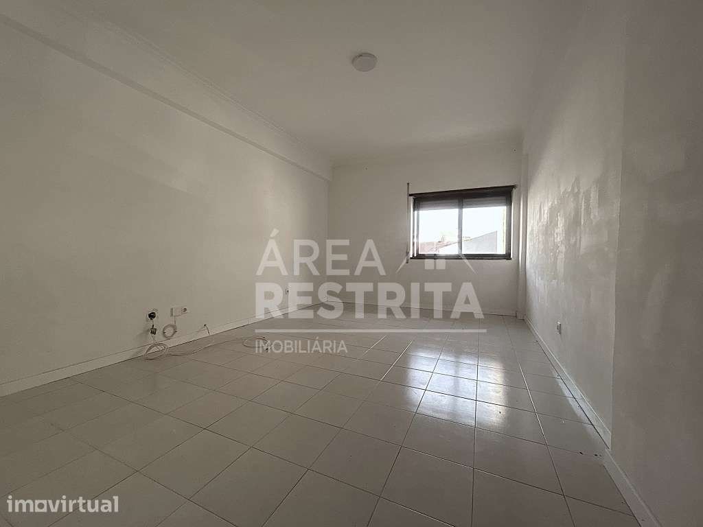 Baixa da Banheira T3 com 2 WC Despensa Rua Tranquila | Próximo de C... - Grande imagem: 4/11