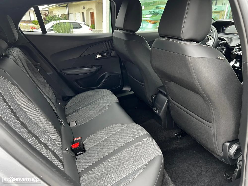 Peugeot 2008 1.2 PureTech Allure - 16