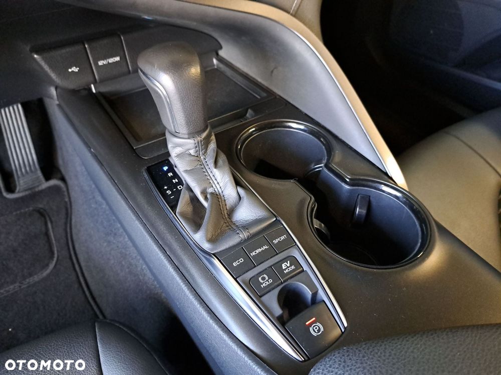 Toyota Camry 2.5 Hybrid Prestige CVT - 28