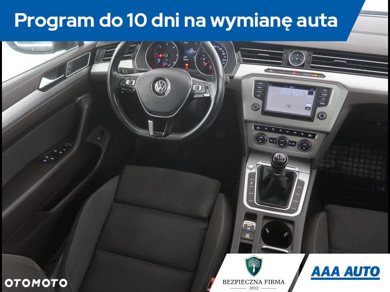 Volkswagen Passat - 8