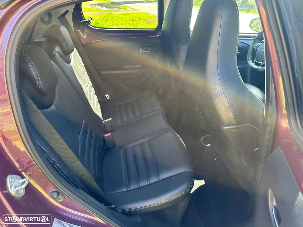 Peugeot 108 1.2 PureTech Top! Allure - 13