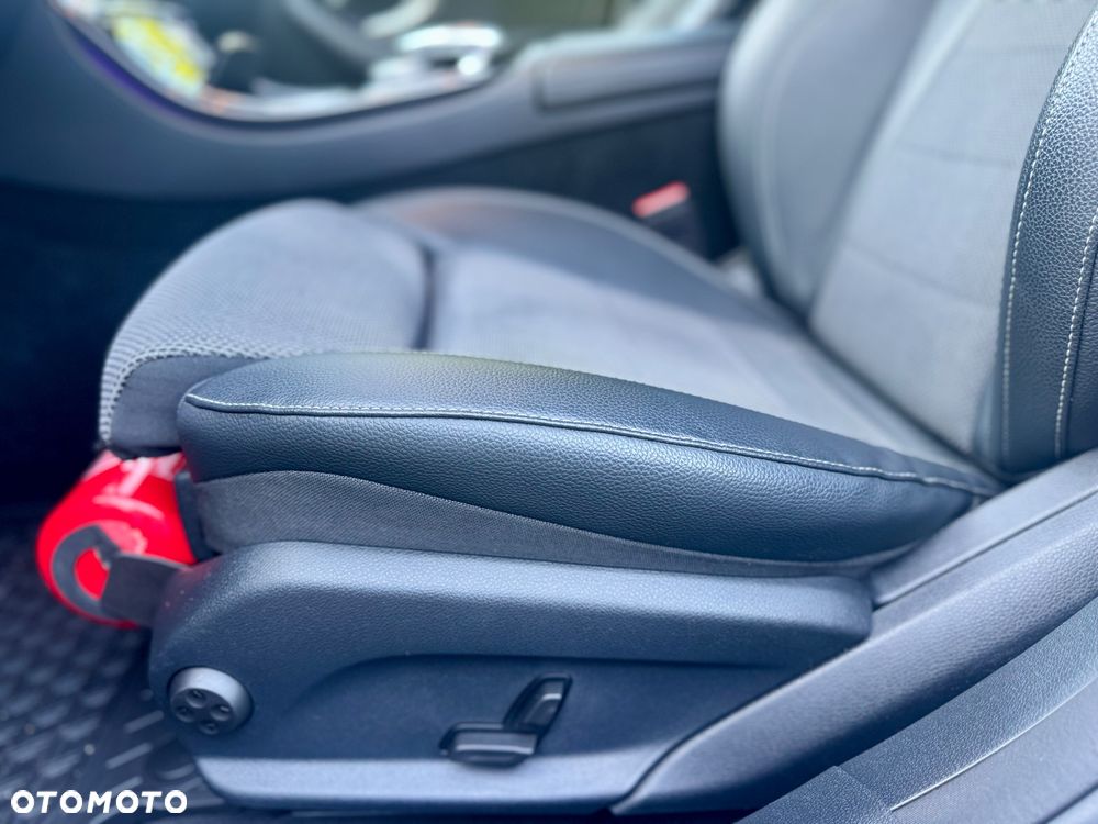 Mercedes-Benz Klasa E 200 d Business Edition 9G-TRONIC - 26