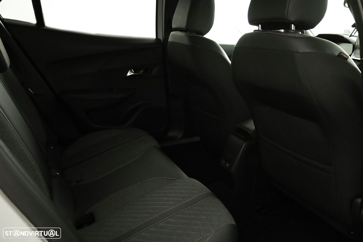 Peugeot 2008 1.2 PureTech Allure EAT8 - 21
