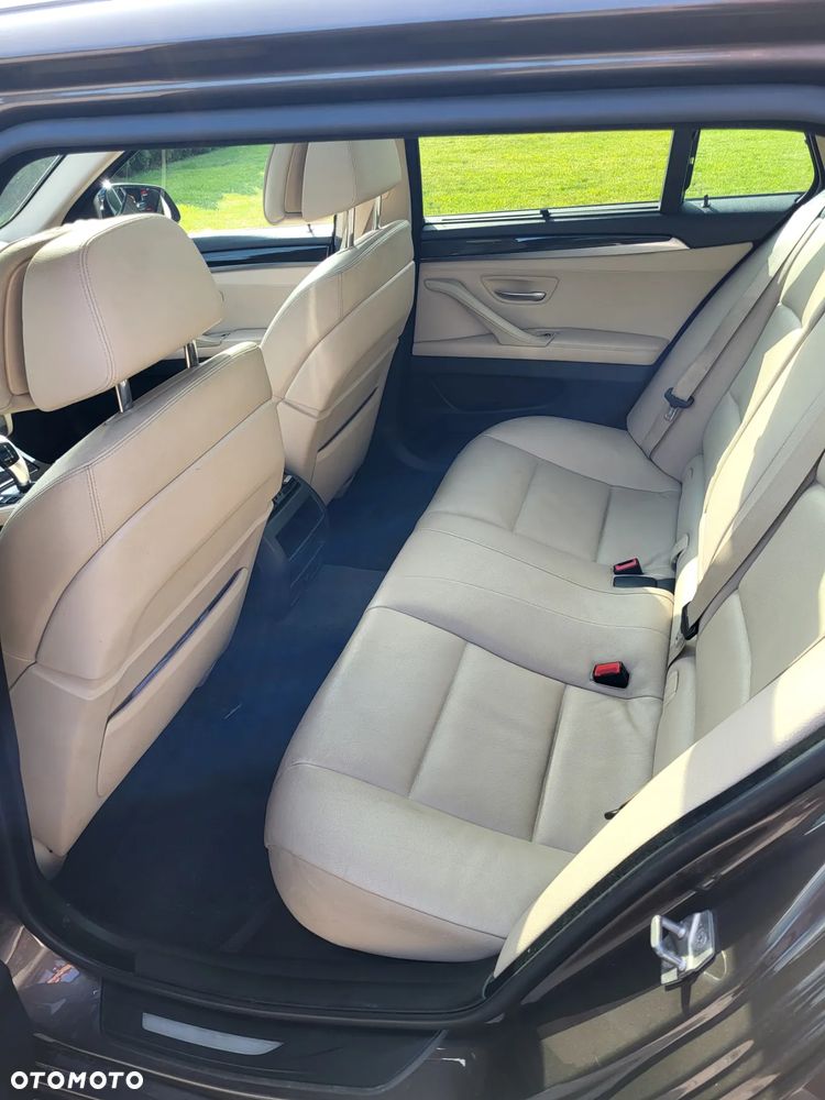 BMW Seria 5 530d Touring - 10