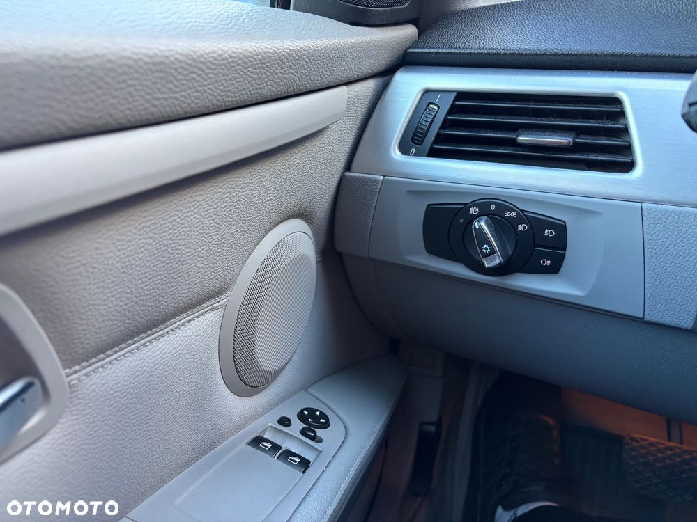 BMW Seria 3 320d - 29
