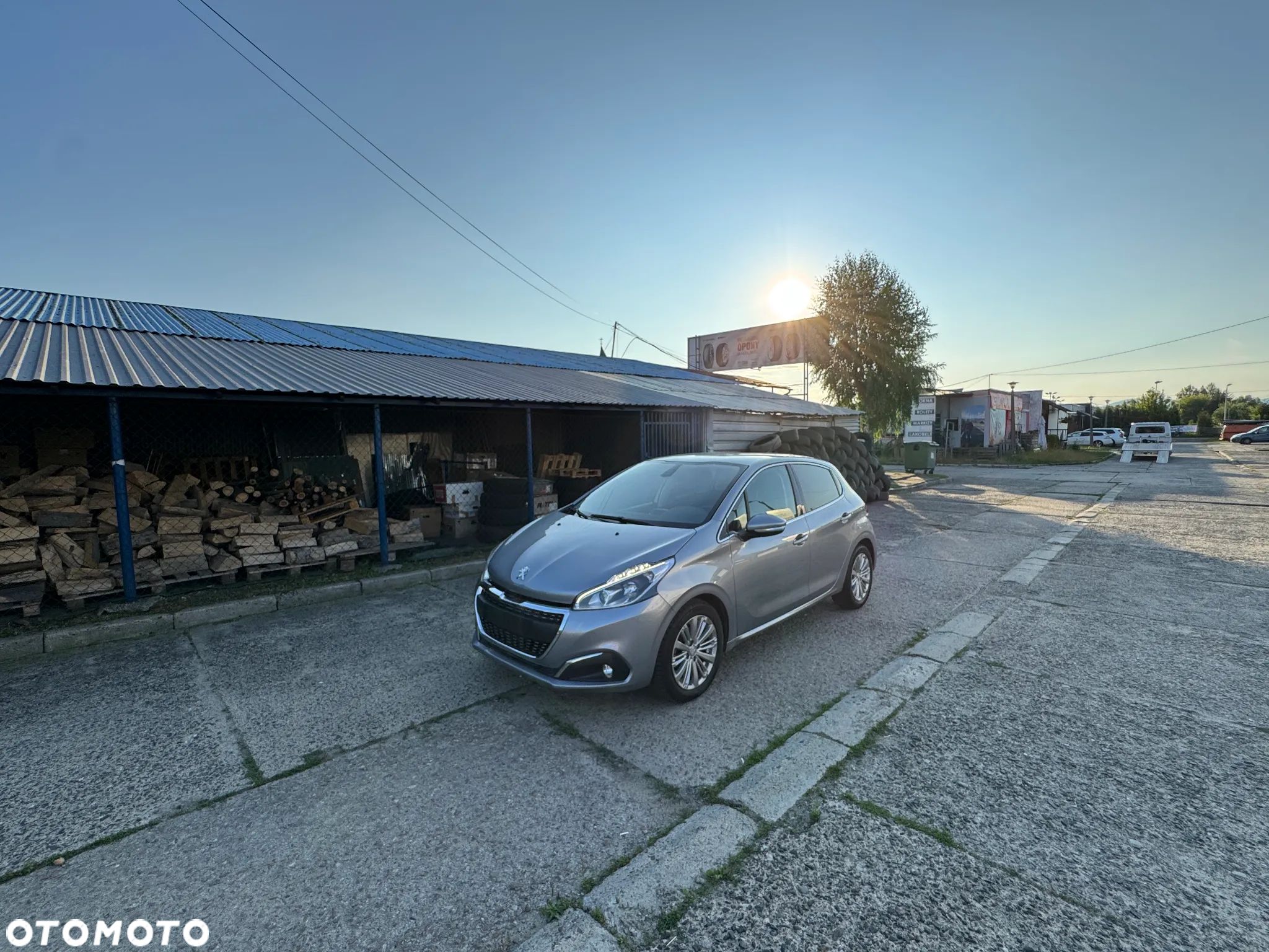 Peugeot 208 1.2 PureTech Allure - 1