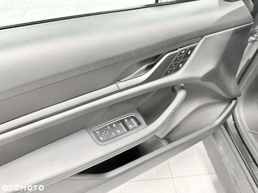 Porsche Taycan - 28