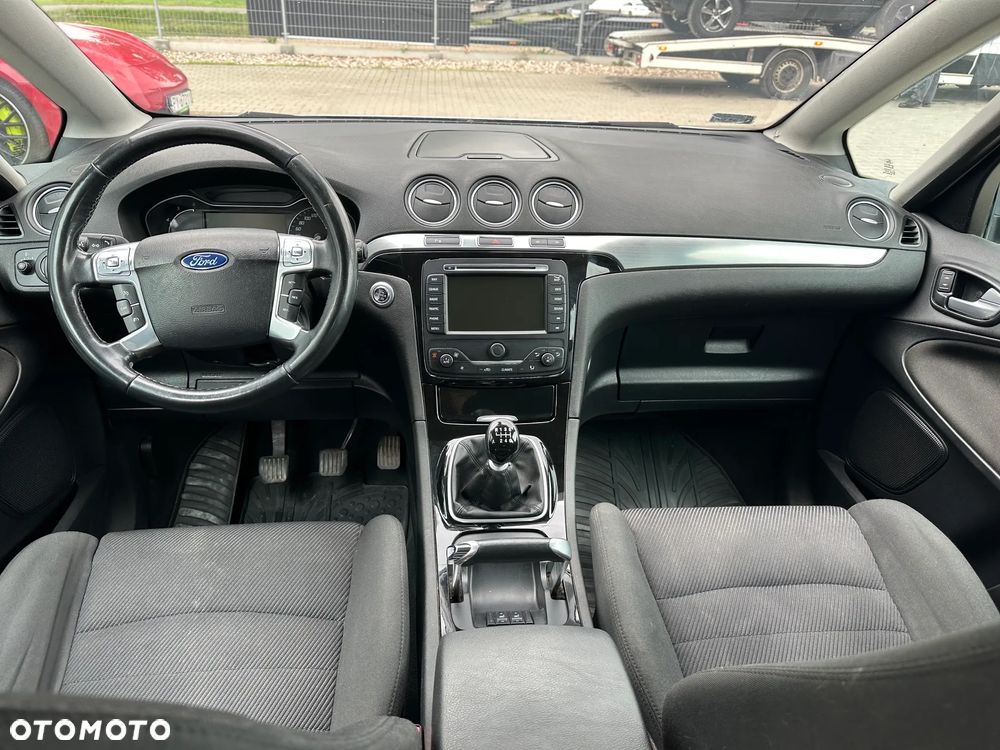 Ford S-Max - 11