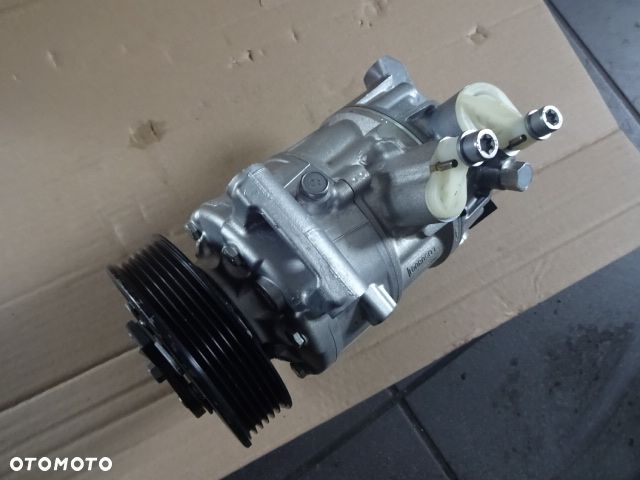 Kompresor klimatyzacji VW Touran III 5Q0816803J - 4