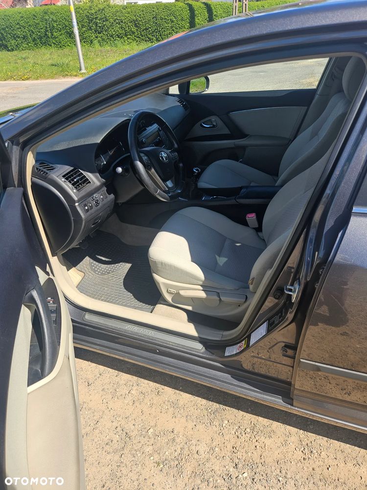 Toyota Avensis 2.0 Sol plus NAVI - 6