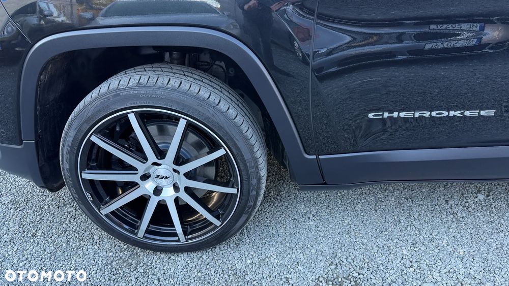 Jeep Cherokee - 13