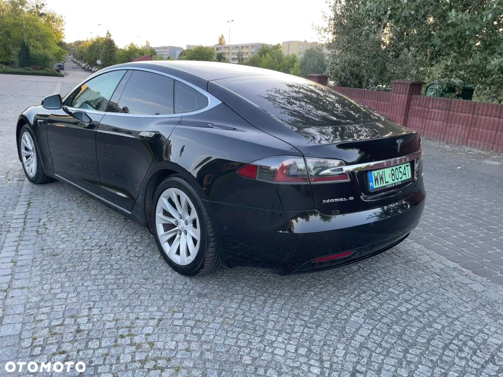 Tesla Model S - 3