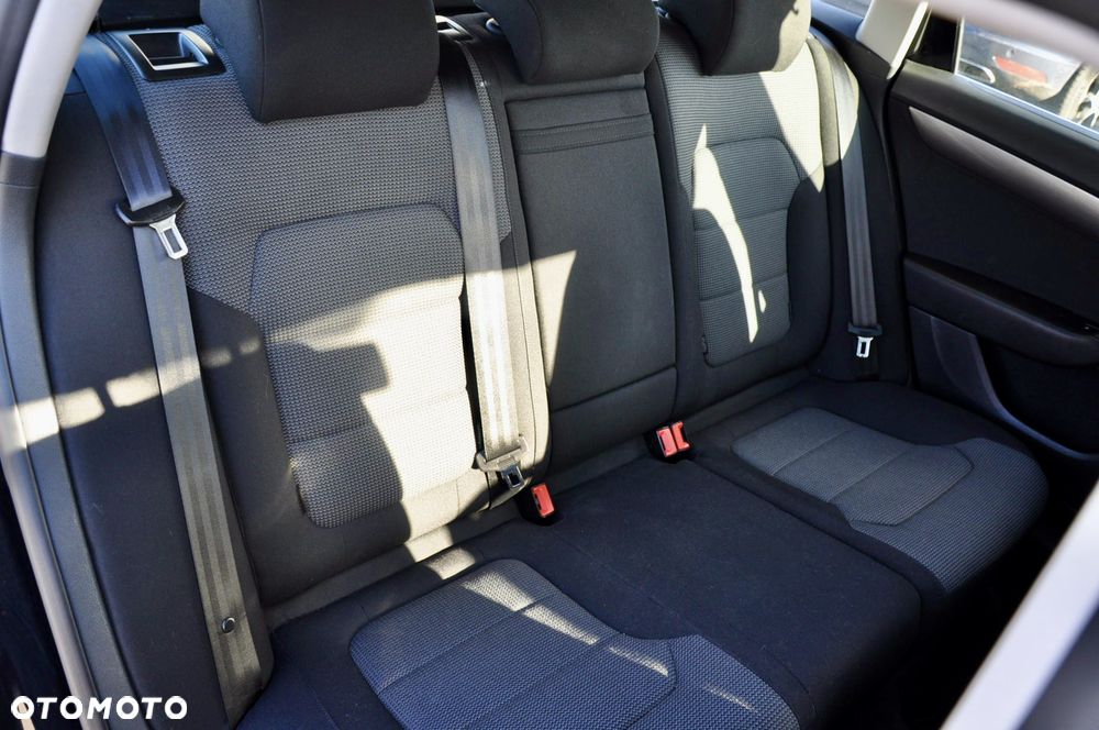 Volkswagen Passat Variant 1.8 TSI Comfortline - 14