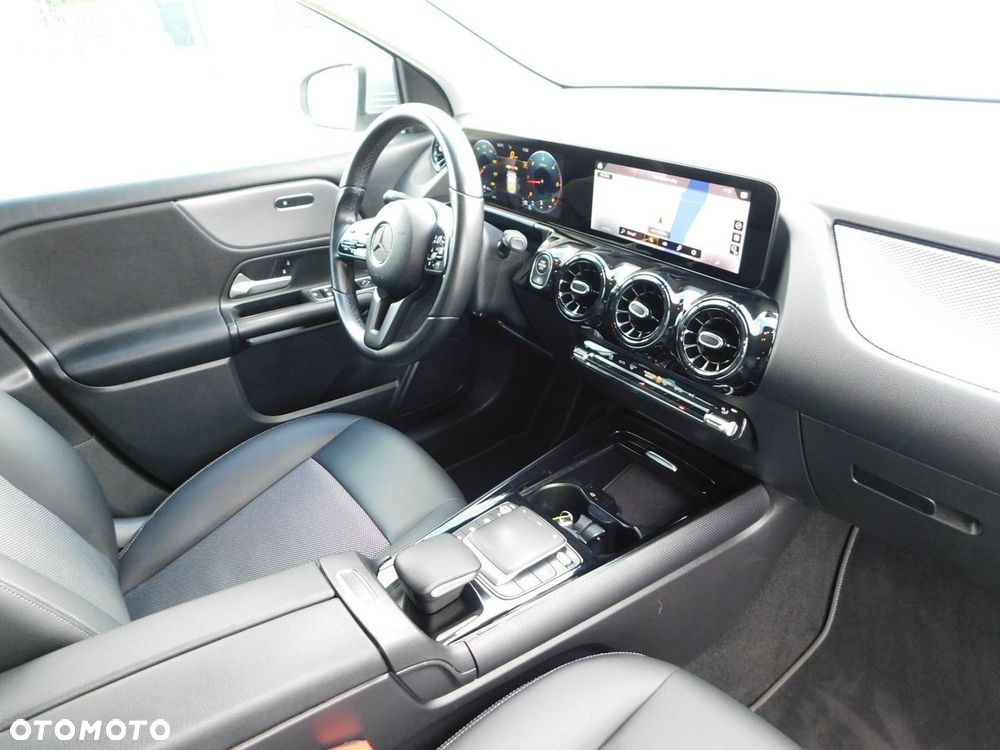 Mercedes-Benz GLA - 21