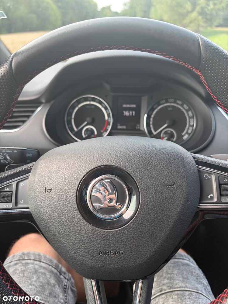 Skoda Octavia 2.0 TDI RS DSG - 36