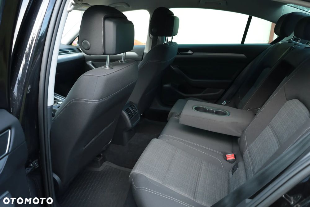 Volkswagen Passat 2.0 TDI EVO Elegance DSG - 20