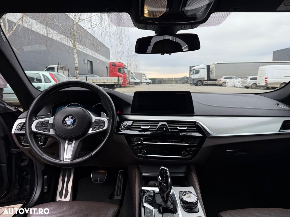 BMW Seria 5 520d xDrive AT - 13