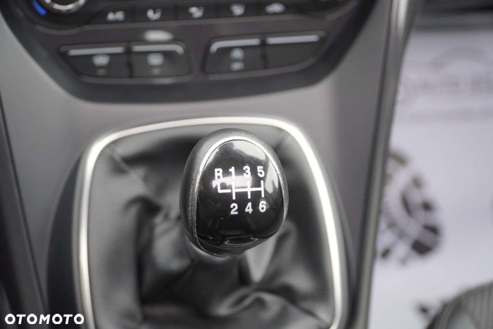 Ford Kuga 2.0 TDCi 2x4 Titanium - 22