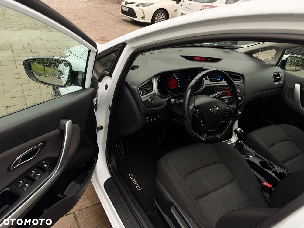Kia Ceed - 16