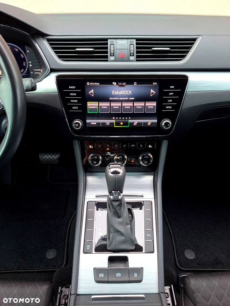 Skoda Superb 2.0 TDI DSG Premium Edition - 27