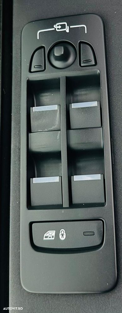 Land Rover Discovery Sport 2.0 l TD4 PURE - 11