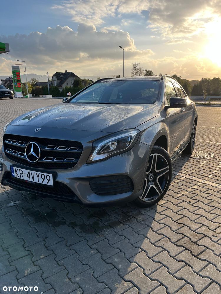Mercedes-Benz GLA - 23