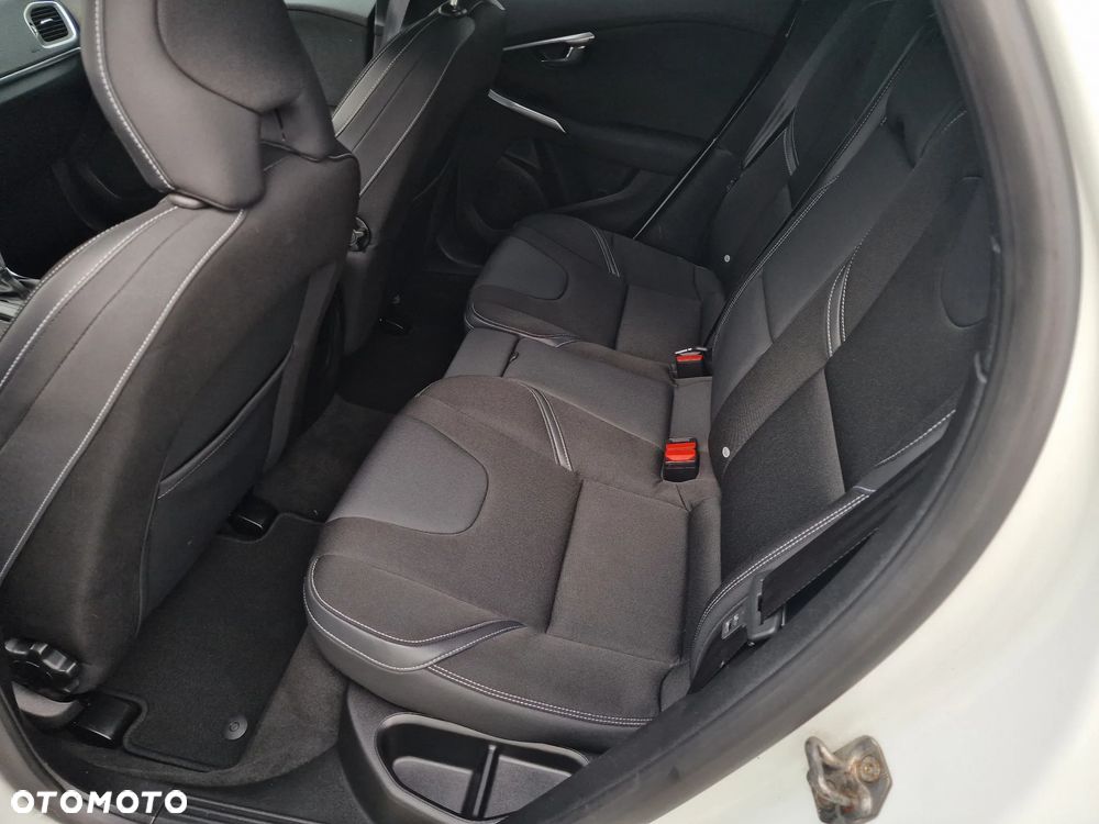 Volvo V40 D4 Geartronic Momentum - 22