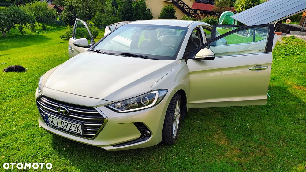 Hyundai Elantra 1.6 Comfort - 12