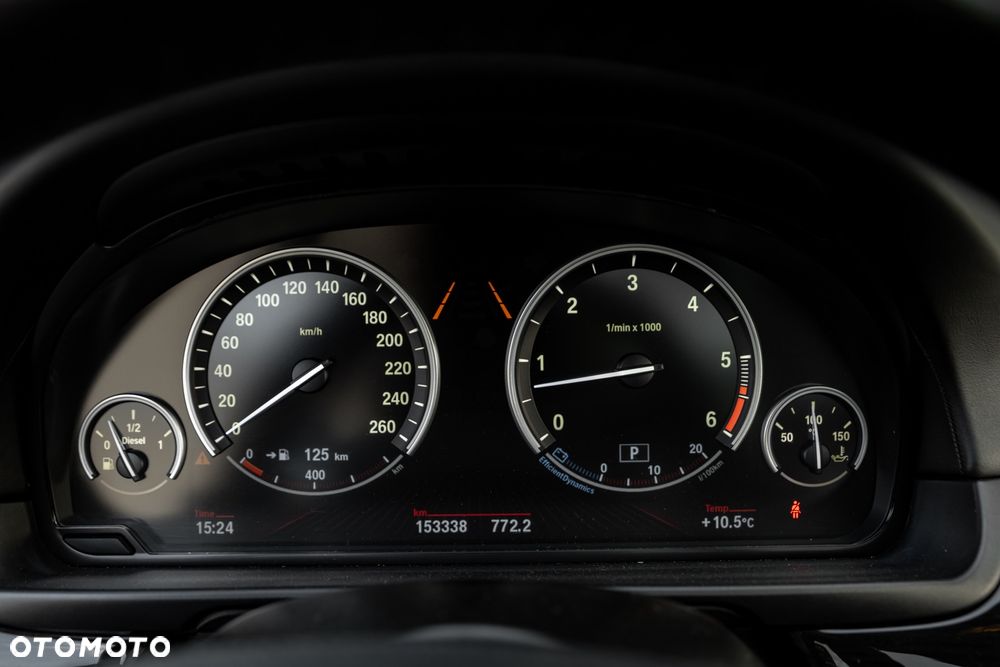 BMW Seria 5 M550d xDrive - 29