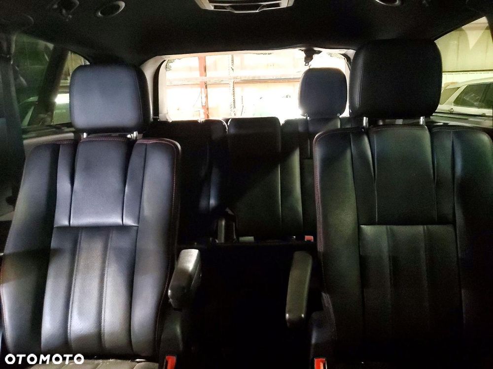 Dodge Grand Caravan - 11